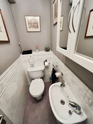 Guest wc- click for photo gallery